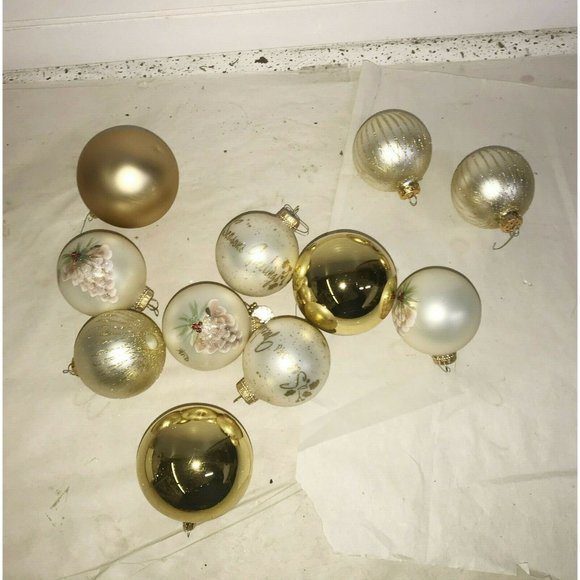 White & Gold CHRISTMAS ORNAMENT Set Some HANDPAINTED Holiday Decor - Picture 2 of 9